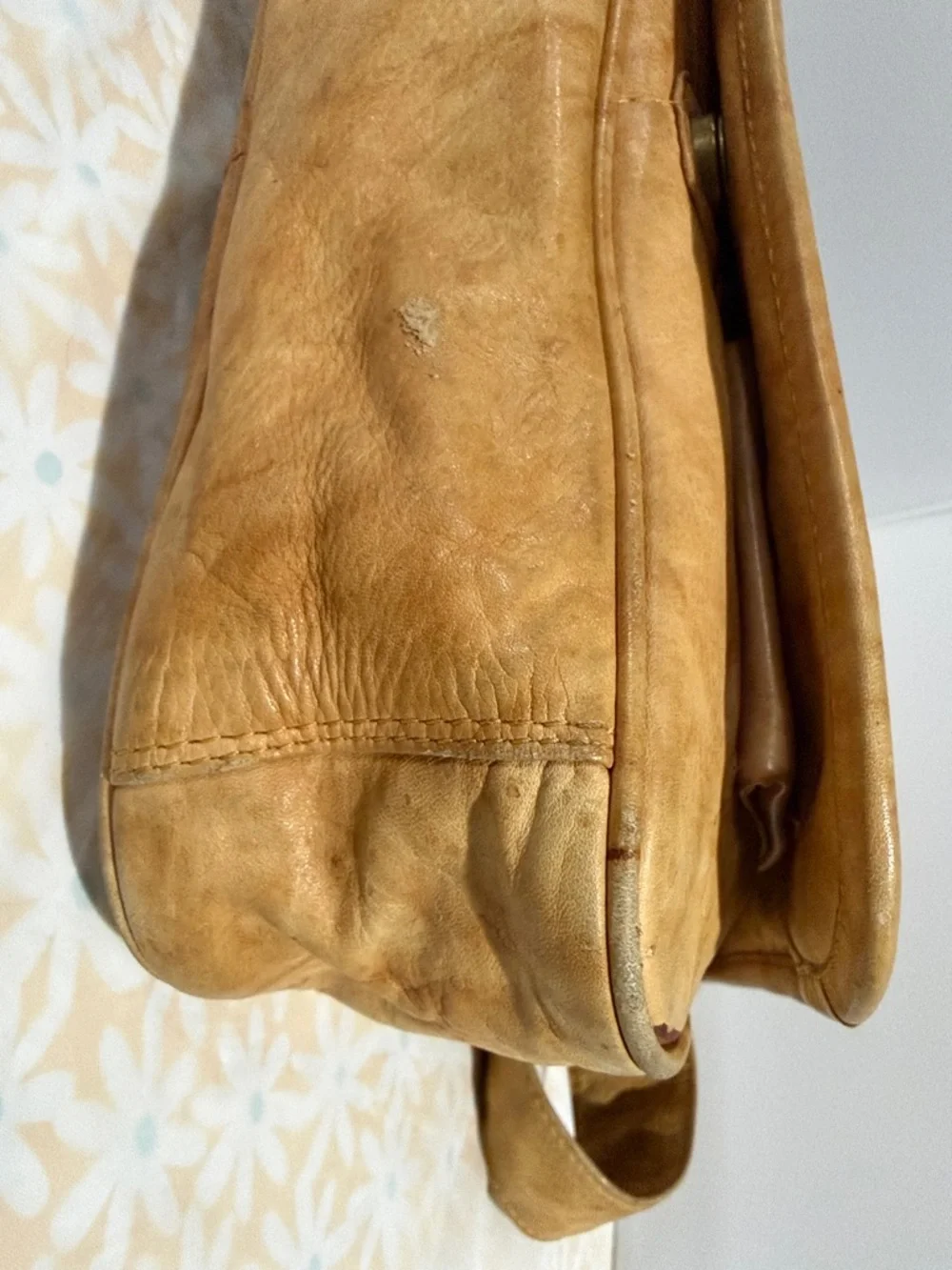 Men's Tan Leather Messenger‎ Bag with Adjustable Shoulder Strap